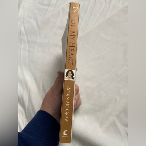 🛍️ 2 / $10 🛍️ Novel “Inside My Heart” By Robin McGraw - Picture 3 of 3